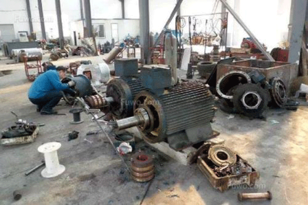 西安西瑪電機(jī)驅(qū)動(dòng)軸修理中軸向間隙的測(cè)量。